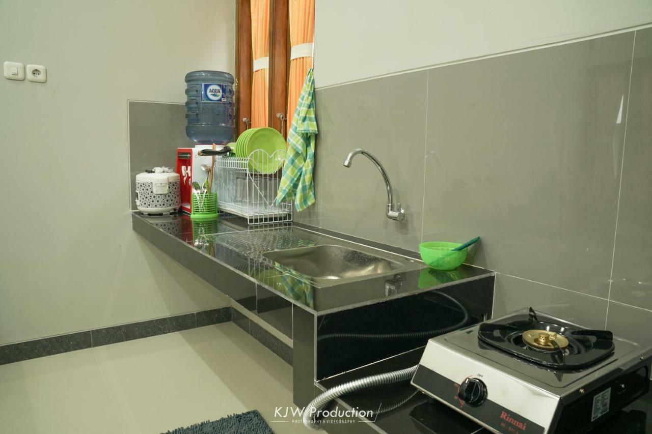M Stay Guest House Jogja Джокьякарта Экстерьер фото