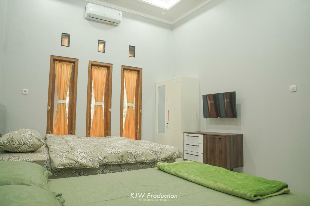 M Stay Guest House Jogja Джокьякарта Экстерьер фото